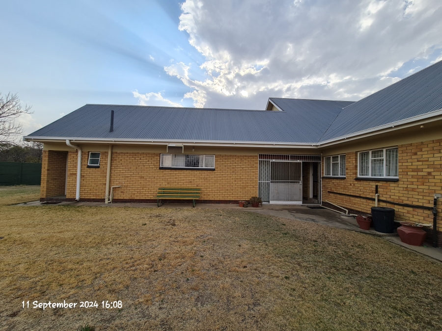 6 Bedroom Property for Sale in Senekal Free State